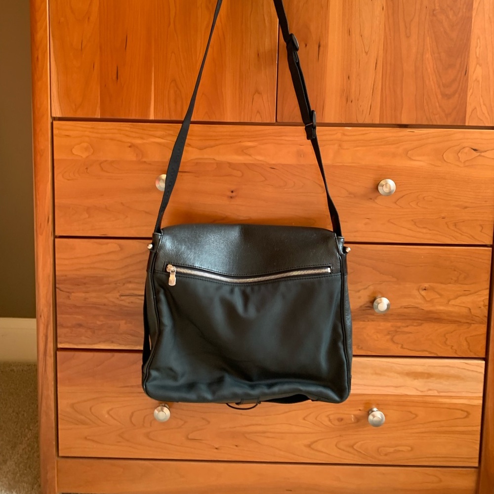 Louis Vuitton Taiga Viktor Messenger bag - Picture 5 of 12
